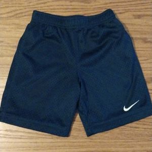 Nike shorts sz 5-6 yrs old